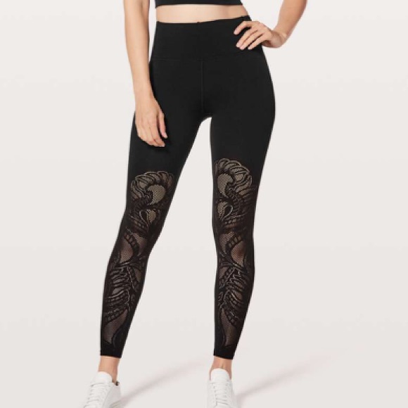lululemon athletica Pants - Lululemon Reveal Tight *Lattice Paisley